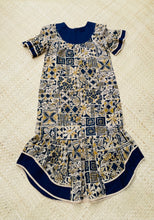 Load image into Gallery viewer, Vintage Carol Bennett Hawaiian Mu'umu'u - SOLD