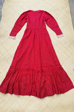 Load image into Gallery viewer, Vintage Hilda Hawai'i Hawaiian Mu'umu'u - SOLD