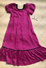 Load image into Gallery viewer, Vintage Naturally Petite Hawaiian Mu'umu'u
