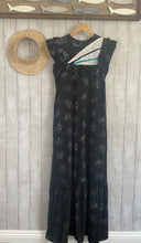 Load image into Gallery viewer, Vintage Jane M Hawaiian Mu'umu'u - SOLD