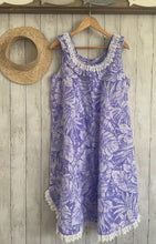 Load image into Gallery viewer, Vintage Hilda Hawai'i Mu'umu'u