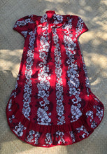 Load image into Gallery viewer, Vintage Jane M Hawaiian Mu'umu'u