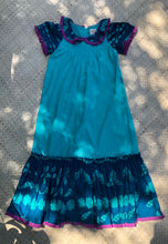 Load image into Gallery viewer, Vintage Mamo Howell Hawai'i Mu'umu'u