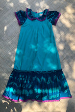 Load image into Gallery viewer, Vintage Mamo Howell Hawai'i Mu'umu'u